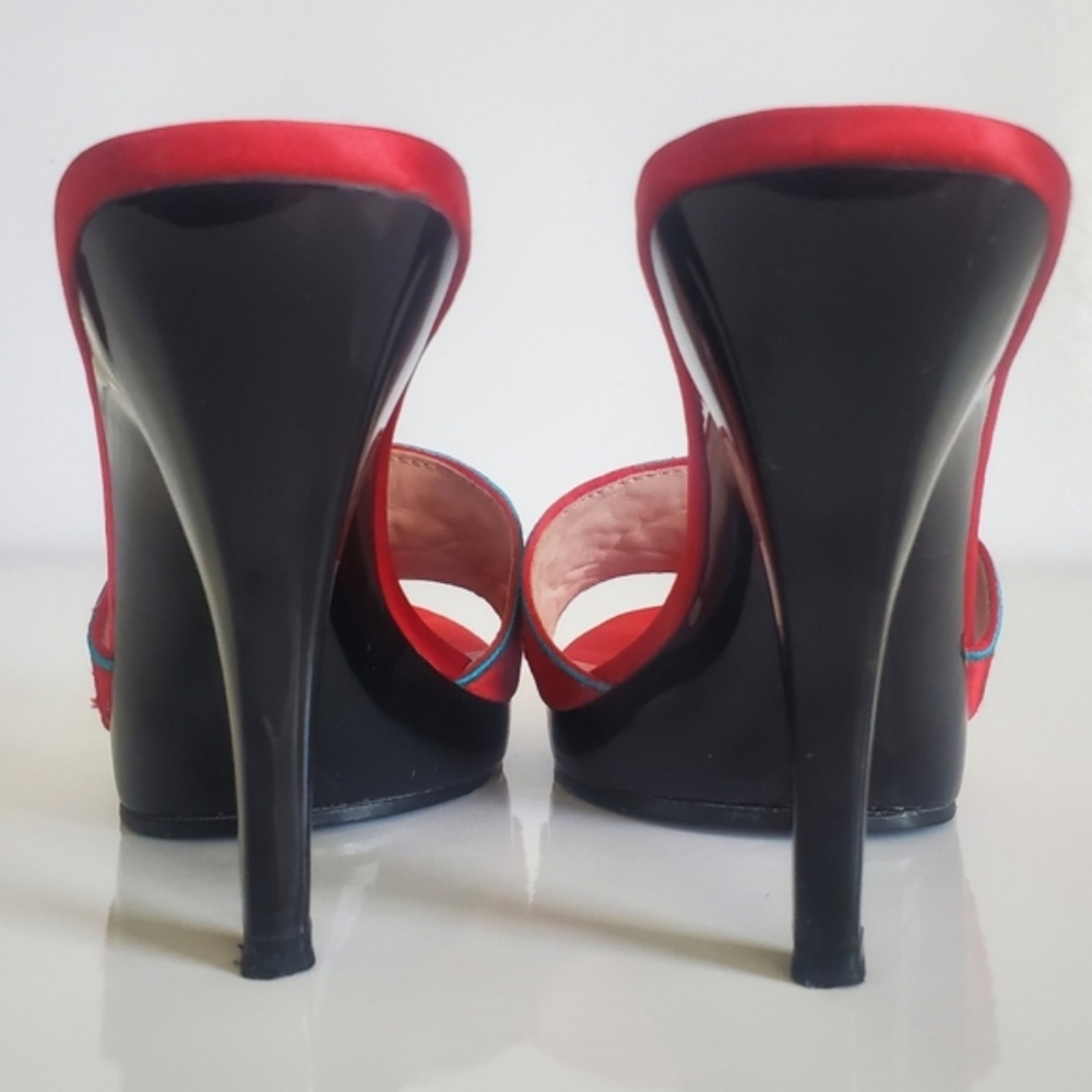 Betsey Johnson Janika Heels Mules Sandals Red Satin Embroidered Floral Size 7.5 - Picture 4 of 14